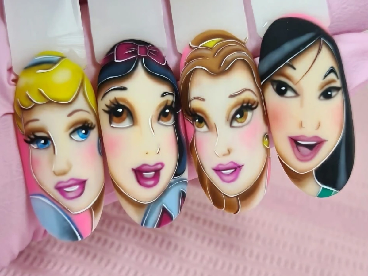 Ejemplo de personajes de Nail Art con proporciones alteradas