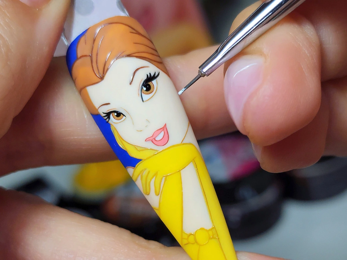 Ejemplo de personaje de Nail Art construido conservando sus proporciones